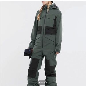 Volcom Green and Black Ski & Snow Suit